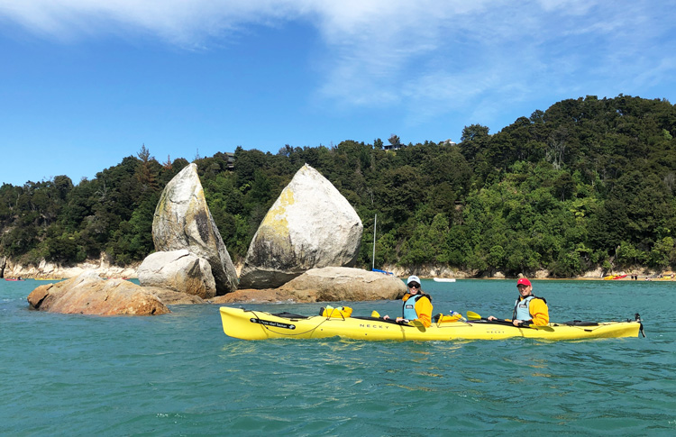 split apple rock kayak tour