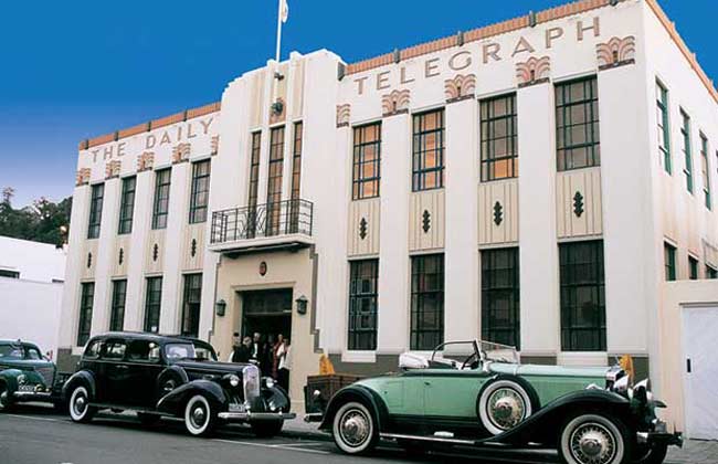 Art Deco buildings and cars
