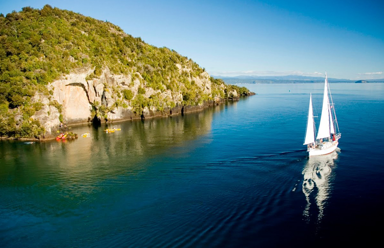sailing Lake Taupo