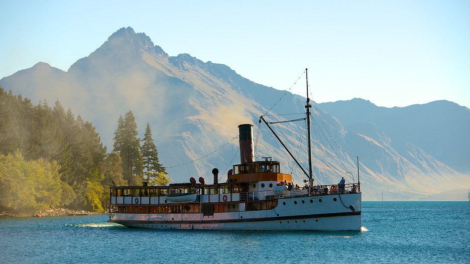 TSS Earnslaw Steamship on Lake Wakatipu