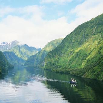 tour group new zealand Cruising in Doubtful Sound