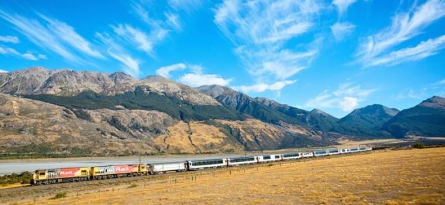 Tranzalpine Train travelling through Craigieburn Range