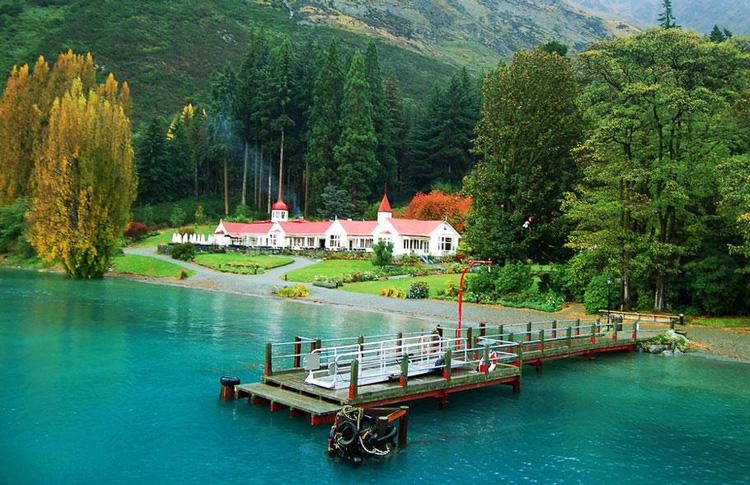 Walter Peak Station accessible by steamship