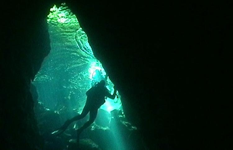 Diving Riwaka Cave