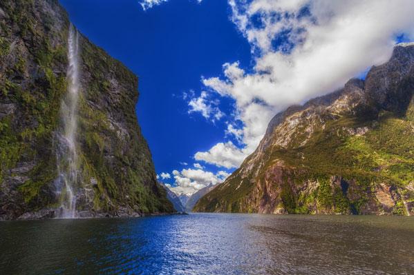 Hiking in Fiordland National Park