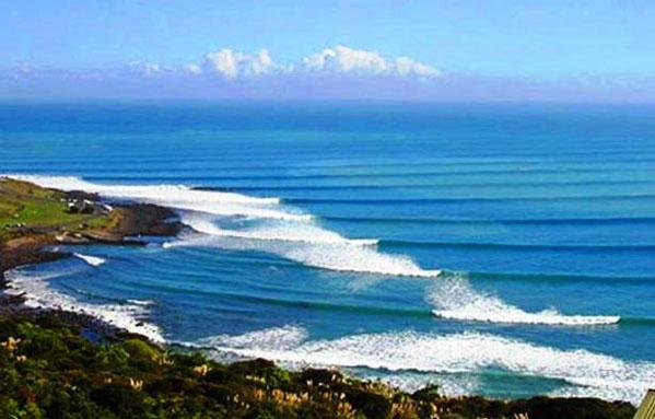 Surfing Raglan New Zealand