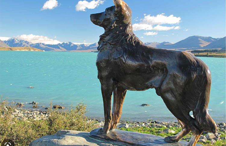 Statue of Friday sheepdog of Mackenzie