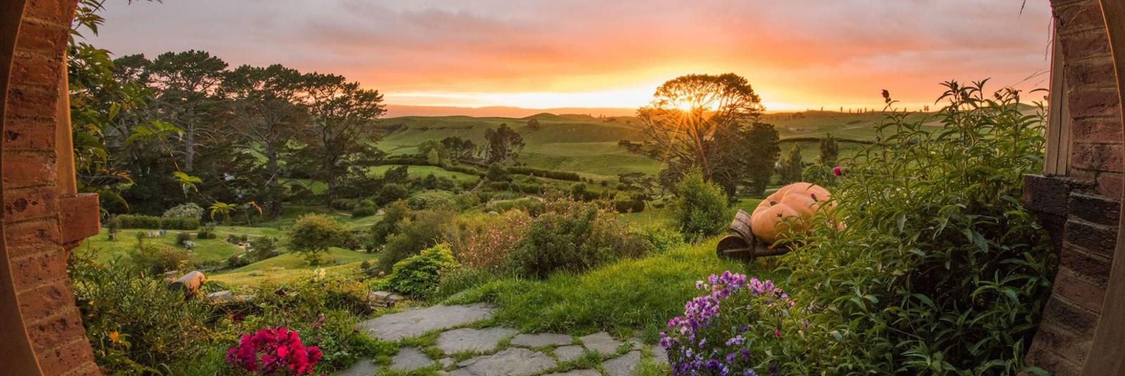 The encapulating view over middle-earth as seen from Hobbiton.
