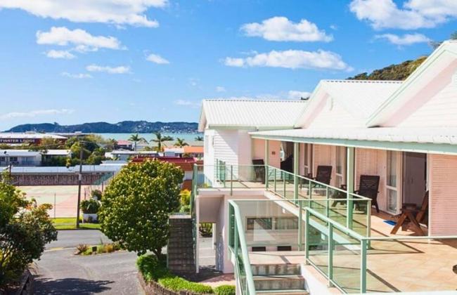 Admirals View Motel