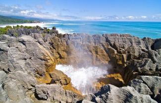 Waters splashing against the Pancake Rocks, Punakaiki