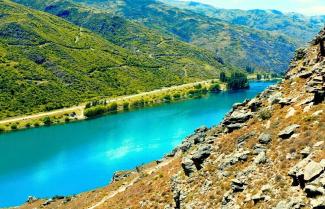 Journey past Lake Dunstan 