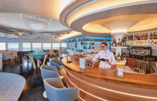 Hapag Lloyd Hanseatic Inspiration Bar