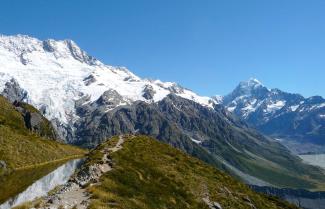 Hiking Sealy Tarns