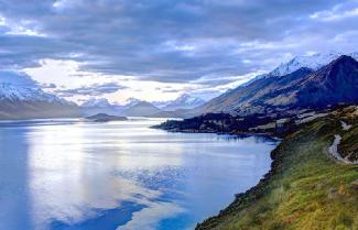 Stunning view of the Queenstown lake