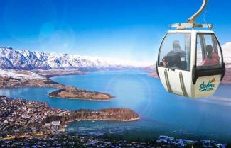 Amazing view of Lake Wakatipu and the mountains surrounding Queenstown