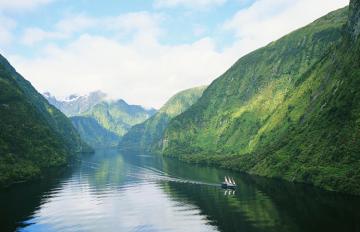 Cruising in Doubtful Sound