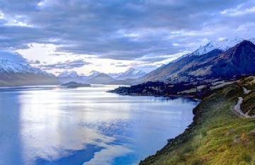 Stunning view of the Queenstown lake